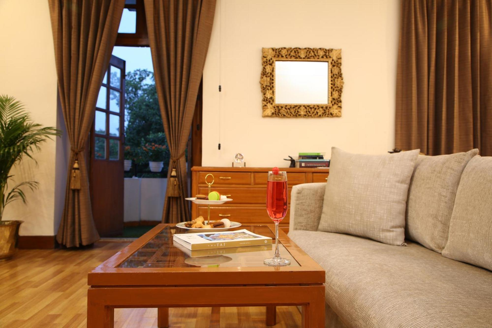 Ambassador, New Delhi - Ihcl Seleqtions Hotel Eksteriør billede A living room