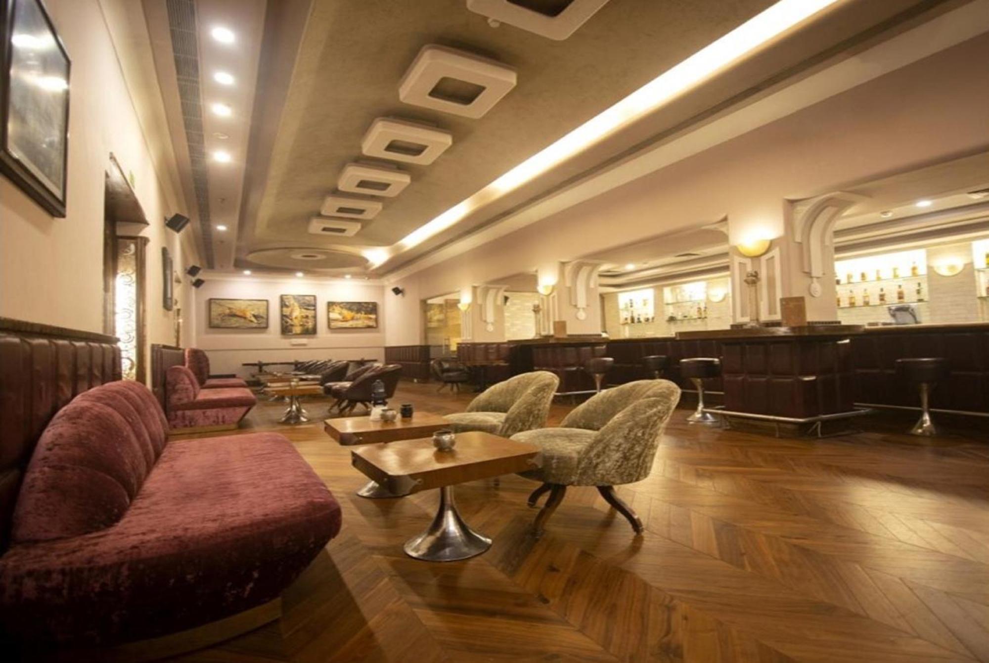 Ambassador, New Delhi - Ihcl Seleqtions Hotel Eksteriør billede The interior of the restaurant