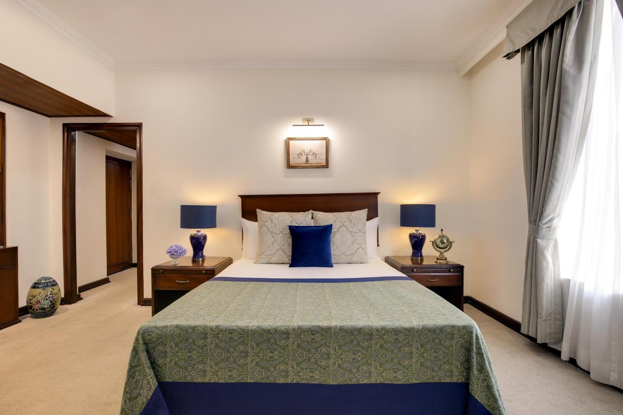 Ambassador, New Delhi - Ihcl Seleqtions Hotel Eksteriør billede A bedroom at the Taj Bengal