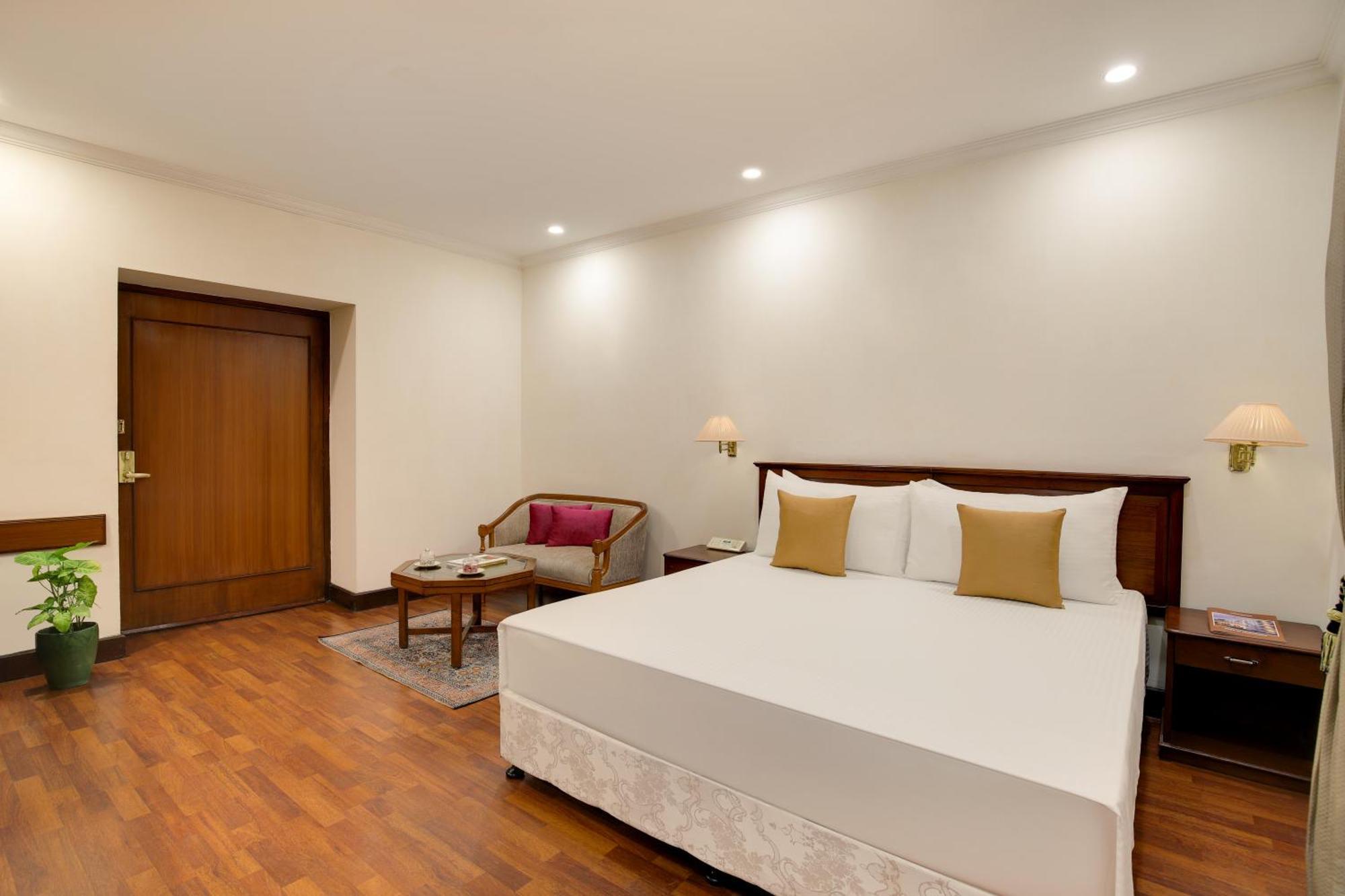 Ambassador, New Delhi - Ihcl Seleqtions Hotel Eksteriør billede A room at the hotel